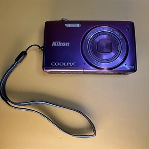 Nikon Coolpix S5200 16.0MP Digital Camera -Doesn’t power on- For Parts Or Repair - Picture 1 of 7