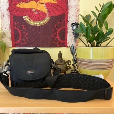 Lowepro LP 103 Camera Bag With Padded Carry Strap 6x6x4" - Image 1 of 4