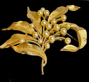 Crown Trifari Gold Tone Leafs Faux Pearls Pin Brooch Large Vintage - Picture 1 of 6