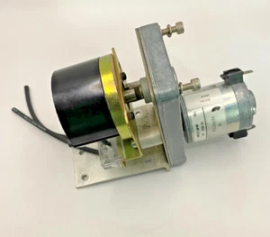 Varian Mini 12V Schlauchpumpe mit Motor SN K02001536 - Bild 1 von 6