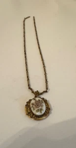 Vintage Goldtone Necklace Pendant Locket (missing clasp) - Picture 1 of 5