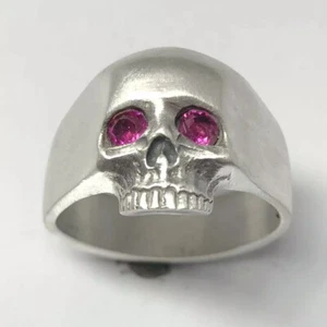 ANILLO CRÁNEO KR DE PLATA ESTERLINA MJG. Ojos de rubí de 4 mm creados en laboratorio. KEITH. 18 gr. - Imagen 1 de 7