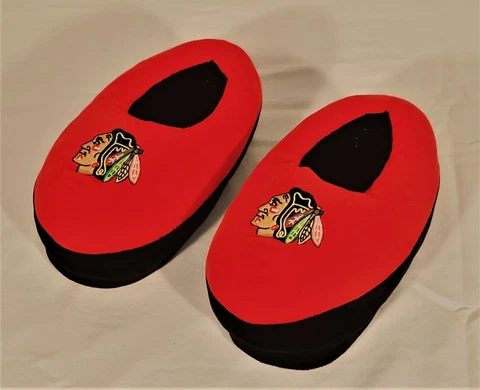 Chicago Blackhawks NHL Slippers Black & Red Youth XL 10-12 Cover