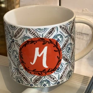 Taza/taza de gres Anthropologie inicial "M" multicolor 3,5" alto 4" ancho - Imagen 1 de 4