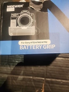 Neewer Vertical Battery Grip for Sony A711, A7M2, A7R2 - Picture 1 of 2