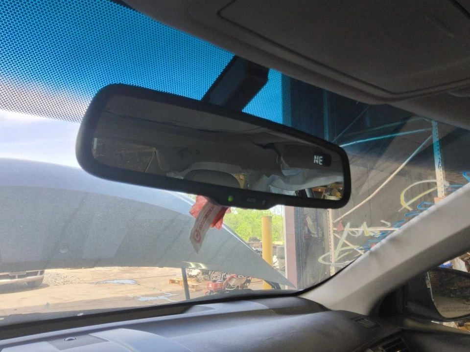 Rear View Mirror Canada Market Automatic Dimming Fits 09-14 MATRIX 589095 - Изображение 1 из 1