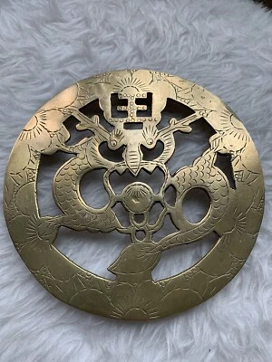 UN REMACHE DE LATÓN CON TRASTES TEMÁTICO DRAGÓN CHINO DE COLECCIÓN. REMACHE DRAGÓN CHINO Foto 1 de 4