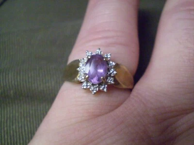 Женское кольцо из желтого золота 10 карат с аметистом и 6 бриллиантами 2,4 грамма - Изображение 1 из 4