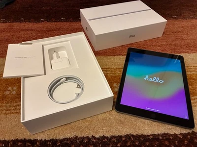 Apple iPad 6.Gen. 32GB, WiFi , 9.7 Zoll - Space Grau - Bild 1 von 4