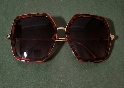 Óculos de sol vintage Gucci concha de tartaruga e armação de metal dourada lente gradiente marrom  - Imagem 1 de 4