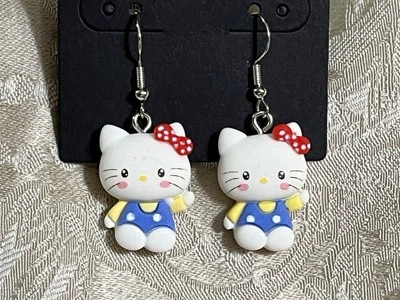 Adorables pendientes de moda colgantes de plata con dije divertido caprichoso de Hello Kitty Foto 1 de 2