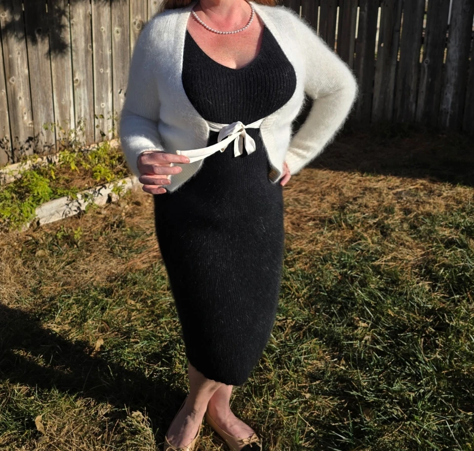 Cardi Angelic Blanco Tan Suave y Esponjoso Angora Banana Republic con Sexy Cinta de Satén Foto 1 de 4