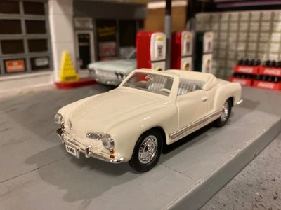 Volkswagen Karmann-Ghia 1960 convertible, escala 1/43, nuevo en caja Foto 1 de 4