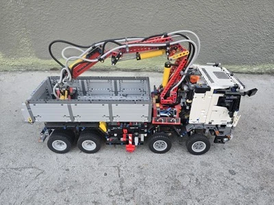 LEGO TECHNIC: Mercedes-Benz Arocs 3245 (42043) - Image 1 of 4