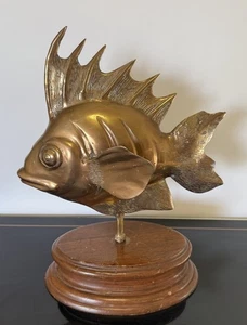 De colección MCM Frederick Cooper Arte Popular Americano Peces Escultura Latón Madera Soporte - Imagen 1 de 6