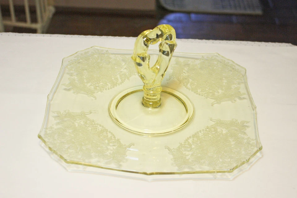 Paden City Yellow Gothic Garden Elegant Glass Handled Serving Tray - Image 1 of 1