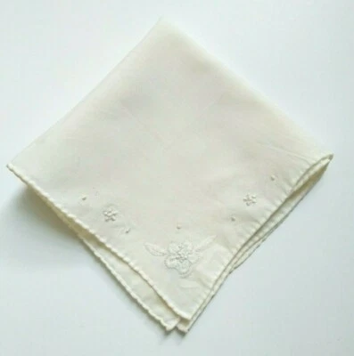 Pañuelo vintage 1940/1950 - Pañuelo blanco con flores bordadas en 4 esquinas Foto 1 de 4