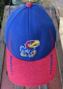 Cappello Berretto Kansas University Jayhawks Uomo Regolabile Ricamato 9forty New Era - Foto 1 di 6