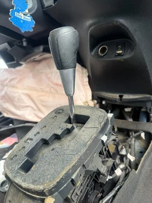 2015 15 TOYOTA YARIS TRANSMISSION SHIFT SHIFTER GEAR SELECTOR ASSEMBLY H0514z181 - Image 1 of 4