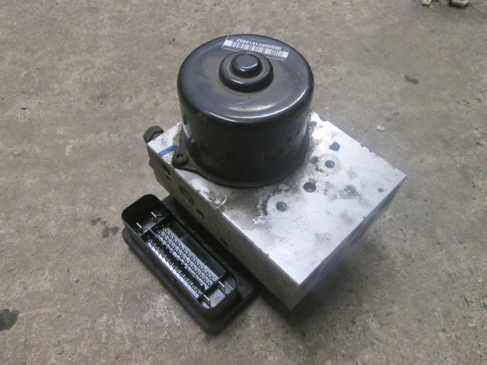 VOLVO V70 COMPLETE ABS PUMP TESTED P30714952 30714952 - Image 1 of 4