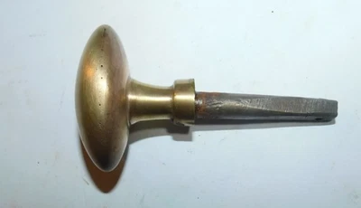 ANCIENNE POIGNÉE EN LAITON CARRÉ DE 6/8 XIXe/XXe SERRURE LOQUET CLENCHE PORTE 24 - Photo 1/4