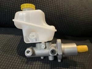 Brake Master Cylinder with Reservoir for Chrysler 300 06-07 Dodge Charger Magnum - Picture 1 of 15