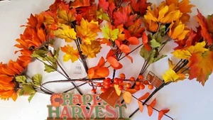 KÜNSTLICHE HERBSTBLUMEN UND AHORNBLÄTTER LAUB & GLÜCKLICHER ERNTESTAND #2 B96 - Bild 1 von 5