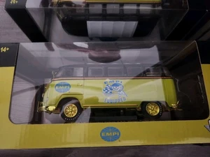 🔥M2 Machines 1:24 1960 Volkswagen Microbus Deluxe Model Empi Chase🔥 - Picture 1 of 1