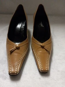 Versani Gold Square Toe Pumps Size 6 1/2 Leather - Picture 1 of 16