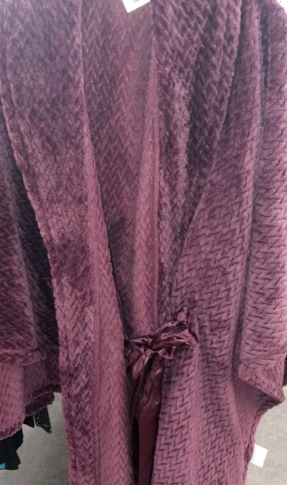 PONCHO LIGERO MUJER JOCKEY POLAR CIRUELA PÚRPURA BATA CORTA Talla S - M $54 Foto 1 de 4