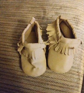 Carters Baby Moccasin Shoes Size 3-6m - FREE SHIPPING!!! - Picture 1 of 3