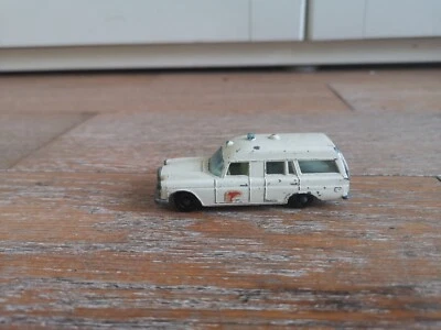 MATCHBOX LESNEY - MERCEDES BENZ - BINZ AMBULANCE N°3 - Immagine 1 di 3