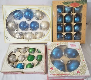 4 scatole di ornamenti vintage in vetro Brite lucido.   anni 60?  Lampadine taglie miste 38 - Foto 1 di 6