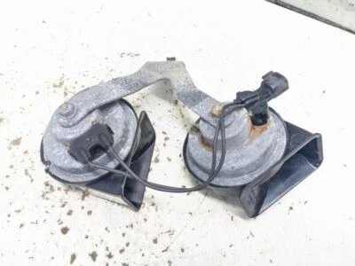   2013-2016 Ford Fusion High and Low Note Horn w/ Bracket  DG9Z-13832-A OEM - Image 1 of 4