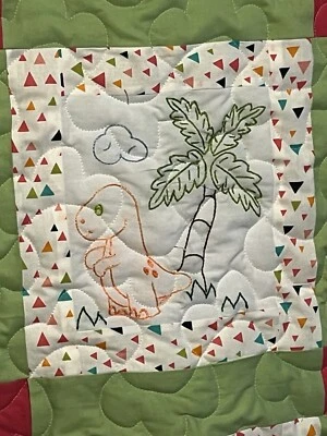 Edredón para cuna de dinosaurios - cuna/tiempo de siesta extra grande, bordado a mano  Foto 1 de 4