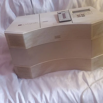 BOSE ACOUTIC WAVE MUSIC SYSTEM 3000 WITH REMOTE OFF WHITE WITH REMOTE - Image 1 of 3