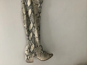 Woman’s Boots - Picture 1 of 2