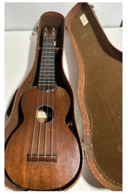Martin & co 1940’s mahogany Soprano style 0 Ukulele Vintage With case - Image 1 of 4