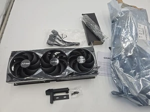 PNY GeForce RTX 5090 Overclocked Triple Fan 32GB RAM - GPU - Afbeelding 1 van 8