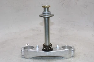 06-09 SUZUKI GSXR 750 OEM FRONT FORKS CLAMP LOWER TRIPLE TREE STEM - Picture 1 of 11