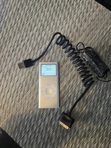 Apple iPod nano 2nd Generation Silver (2 GB) - Picture 1 of 4