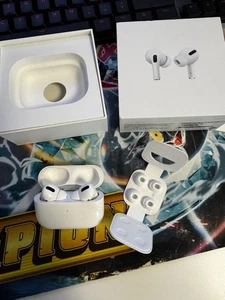 Apple AirPods Pro (1ère génération) avec étui de chargement sans fil MagSafe - BLANC - Photo 1 sur 8