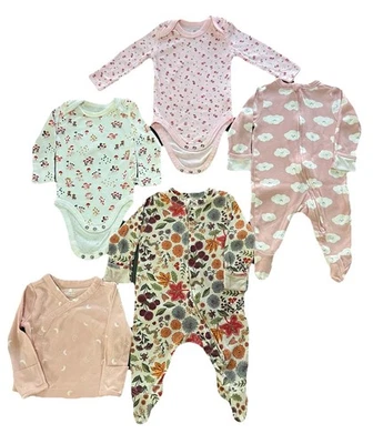 Lot Baby Girl Clothes Sz 0-6 Months 25 Pieces GUC Carters H&M Conrad Old Navy - Image 1 of 4