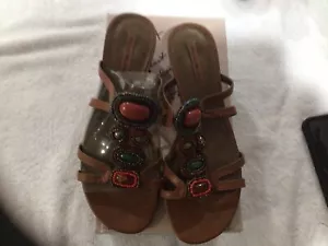 Women’s Bandolino Open Toe Brown Sandals Size 9 M With Beaded Straps - Picture 1 of 4