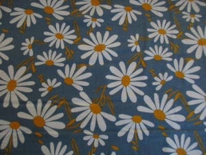 Gänseblümchen auf blau - super kuscheliger Baumwoll Flanell Stoff BTY Country Floral Blumen - Bild 1 von 4