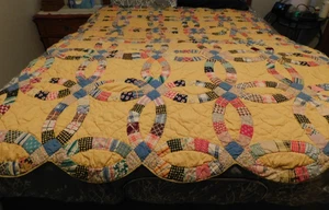 25-1046 Vintage 58" x 72" Handarbeit handgenäht Doppel Ehering Quilt gelb - Bild 1 von 10