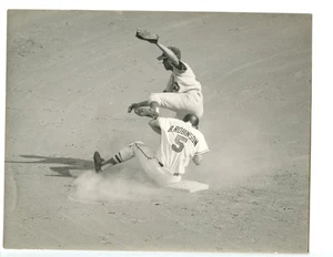 Original 1966 World Series Maury Wills & Brooks Robinson 8 X 10 Ken Regan Photo - Picture 1 of 2
