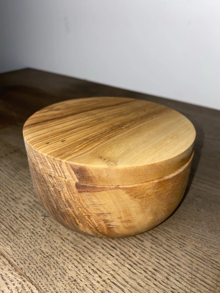 Salero de madera de olivo dividida cierre magnético hierbas pimienta de cocina giratoria Foto 1 de 4