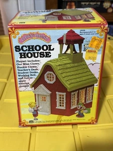 Mego Clown Around SCHOOL HOUSE with MISS CLOWN & HOOKIE MIB, 1981 - Picture 1 of 4