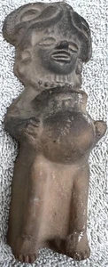 Antigua figura de mujer de terracota precolombina sosteniendo un quemador de incienso - Imagen 1 de 6
